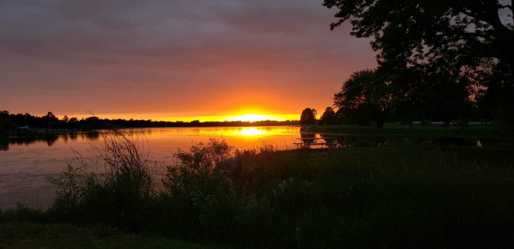 holmeslake_sunset